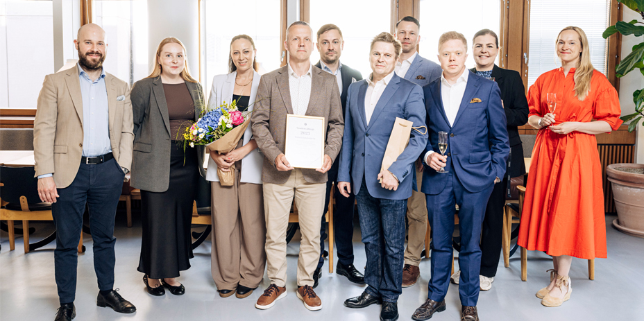 Tuloskiinteistöt Oy:n ja Spondan ammattilaiset yhteiskuvassa.